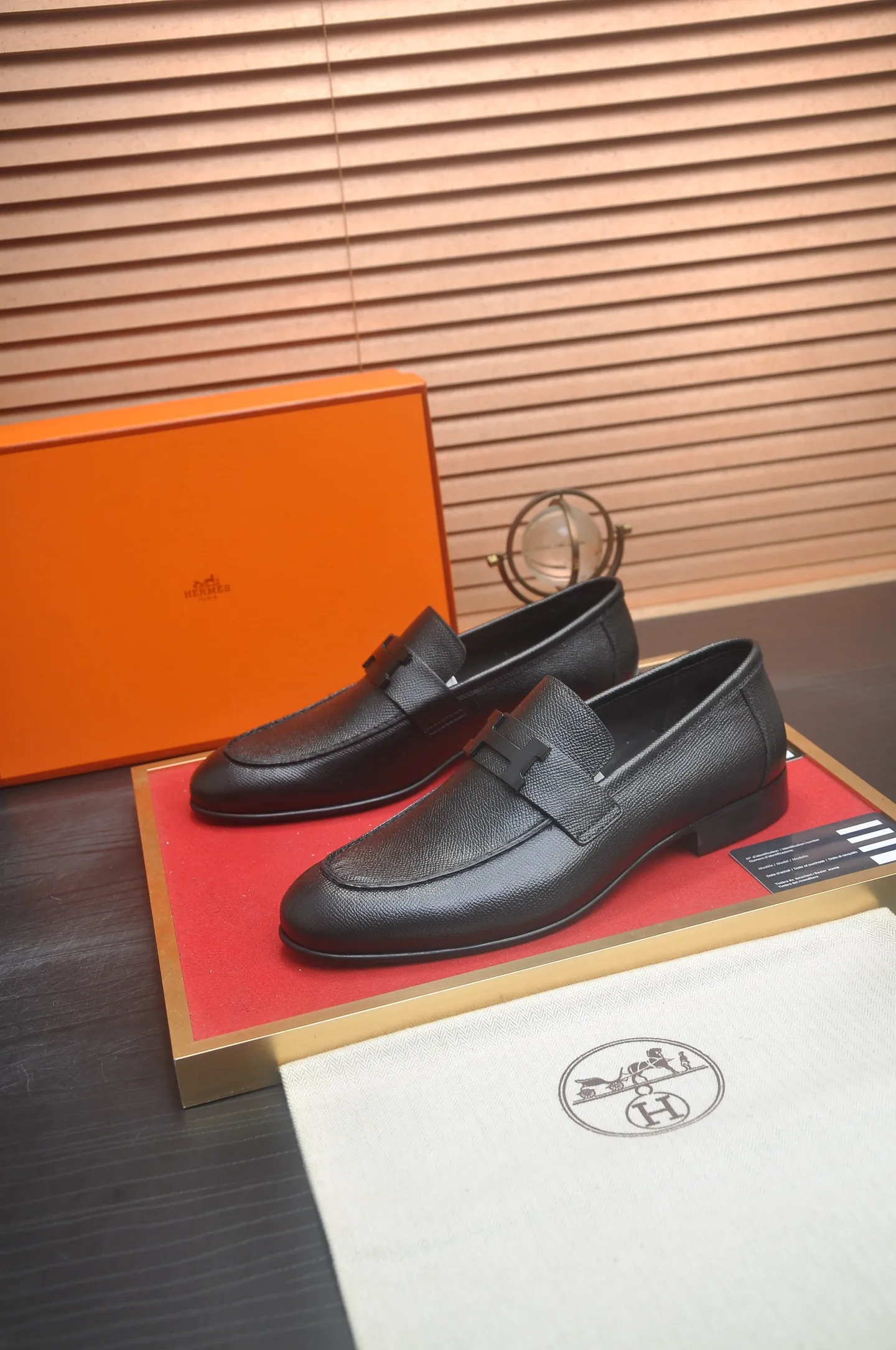 Men's shoes💰540💶[HERMES] (cowhide lining)🍀Italian top luxury🍀He does not pursue novel styles and gorgeous colors, but attracts the favor of successful men with his flawless, elegant and classic style. Formal leather shoes This very comfortable, simple and stable style allows you to easily match any style! The pattern is absolutely 1:1 refined from the original case, and we strive for excellence in materials, imported cowhide + cowhide lining💪💪💪extraordinary texture👍! .Code number: 39-45 (45 customized)